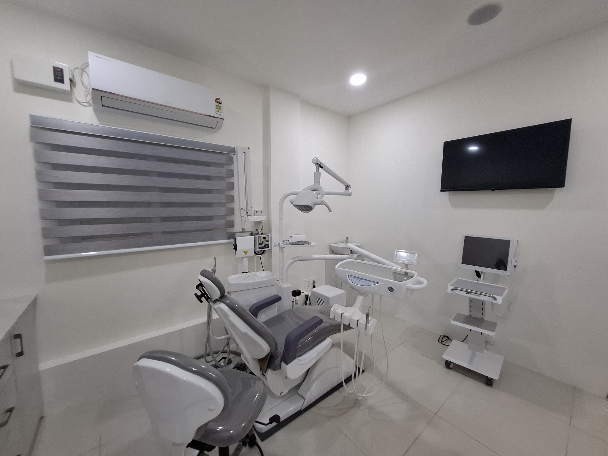 Golds Dental Clinic Entrance